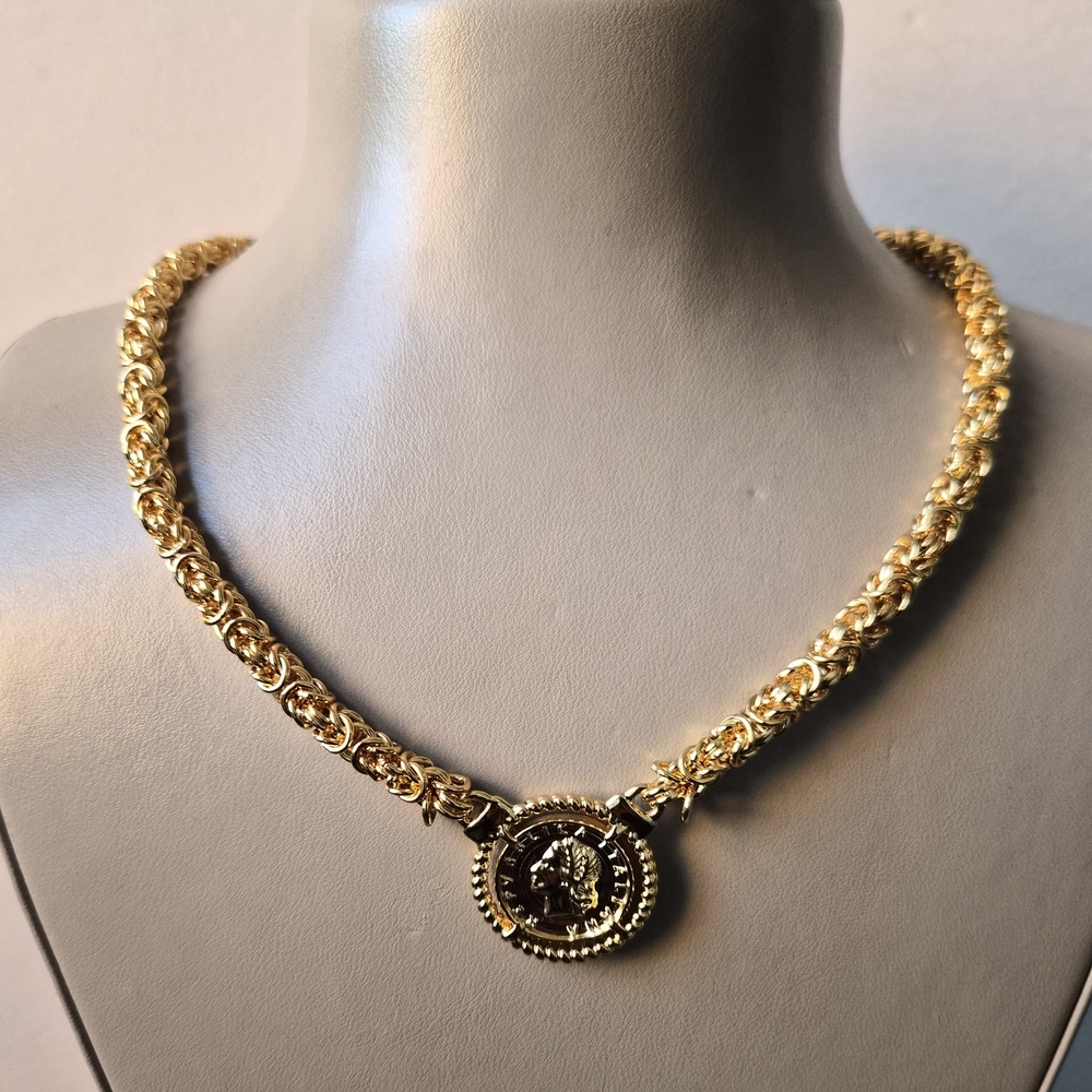 Luxurious Gold Medallion Necklace